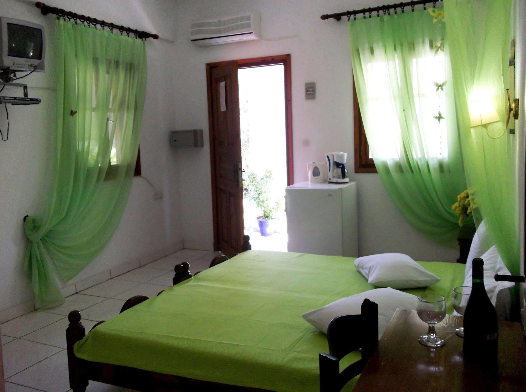 Artemis Bungalows Stafylos Exterior photo