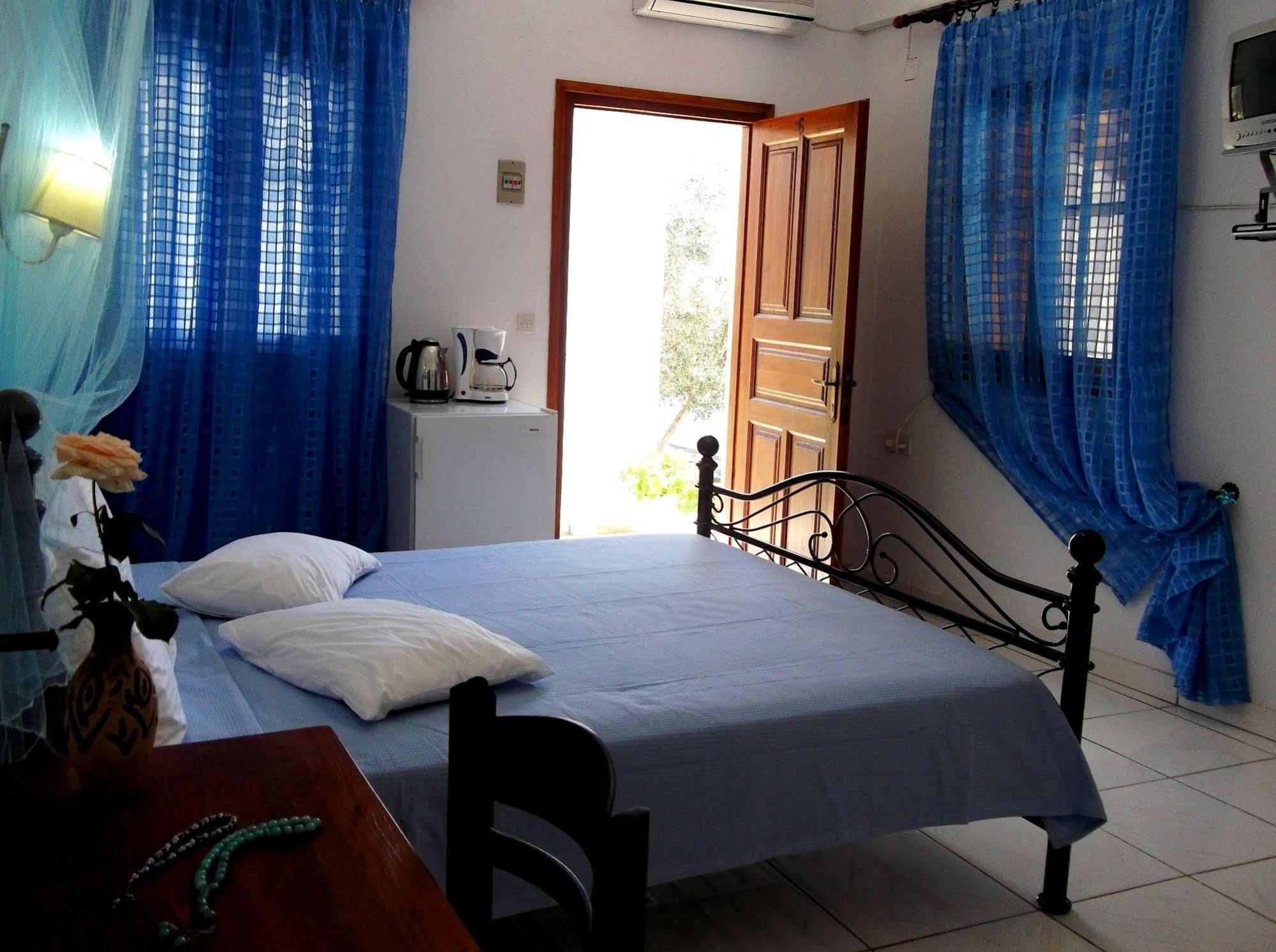 Artemis Bungalows Stafylos Exterior photo