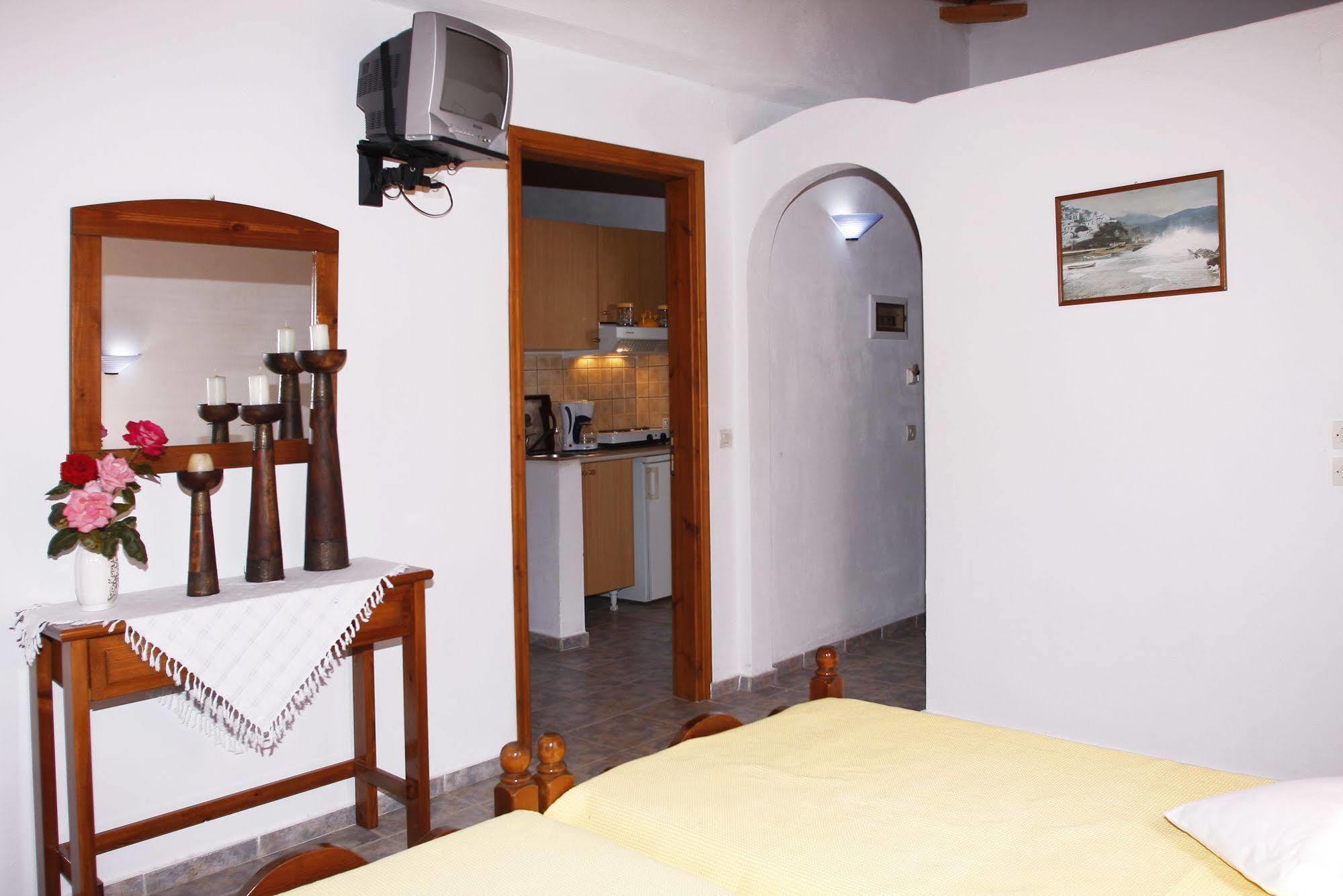 Artemis Bungalows Stafylos Exterior photo